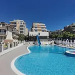 Grand Deluxe *